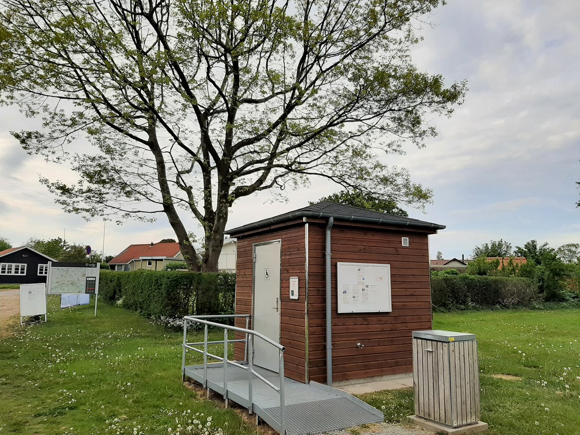 Der er offentlig toilet-bygning på Gimle grunden. Foto: Gårslev Lokalråd