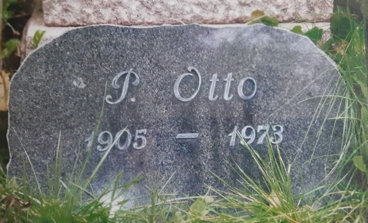 Selv ikke P. Otto's gravsten afslørede hvad P'et stod for. Foto udlånt af Ejgil Mikkelsen