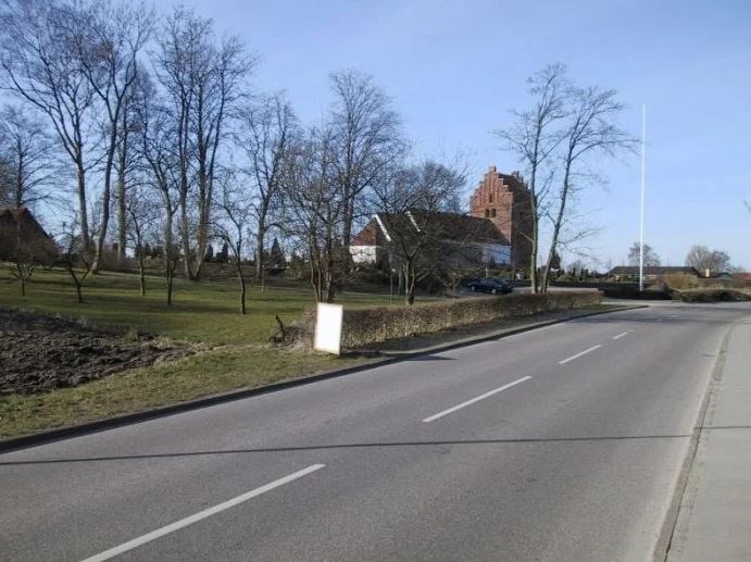 Kirken set fra Kirkegade. Foto: Gårslev Menighedsråd